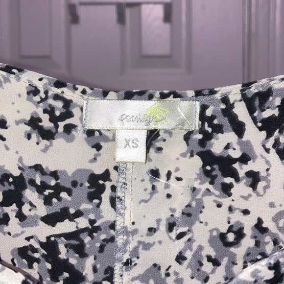 Elegant Black and‎ White Women's Camisole - Picture 4 of 4